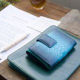 青色のパイソン蛇革財布|超軽量で大容量な二つ折り財布