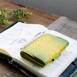 黄色のパイソン蛇革財布|超軽量で大容量な二つ折り財布