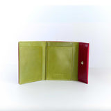 極小二つ折りの赤色コンパクト財布のカードポケット部分