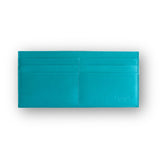 厚さわずか2mmの長財布のカード入れを正面から見た様子