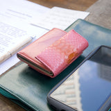 コンパクト二つ折り財布 蛇革 パイソン(ピンクグラデーション)