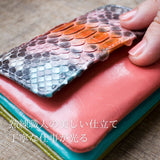 職人の腕が光る、仕立ての良いパイソン蛇革のピンクのミニ財布