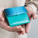 コンパクト二つ折り財布 蛇革 パイソン(ブルーグラデーション)