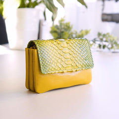 金運アップの黄色い蛇革のお財布