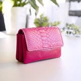 ピンクの蛇革 パイソンが素敵な財布の正面の図|コンパクトで軽量なミニ財布