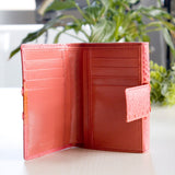 ピンクのパイソン蛇革財布のカードポケット部分|超軽量で大容量な二つ折り財布