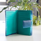 青色のパイソン蛇革財布のカードポケット|超軽量で大容量な二つ折り財布