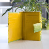 黄色のパイソン蛇革財布のカードポケット|超軽量で大容量な二つ折り財布