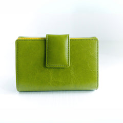 緑の牛革財布|超軽量で大容量な二つ折り財布