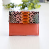 コンパクト二つ折り財布 蛇革 パイソン (アネモネ)