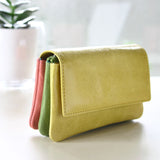 黄色のミニ財布。カードサイズで使いやすいスペインのお財布