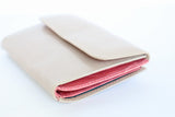 グレーとピンクの牛革財布|超軽量で大容量な二つ折り財布