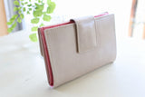 グレーとピンクの牛革財布|超軽量で大容量な二つ折り財布