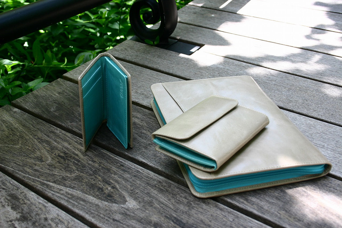 ノートカバー式クラッチバッグ リブレタ Libreta (アッシュ・ターコイズブルー)