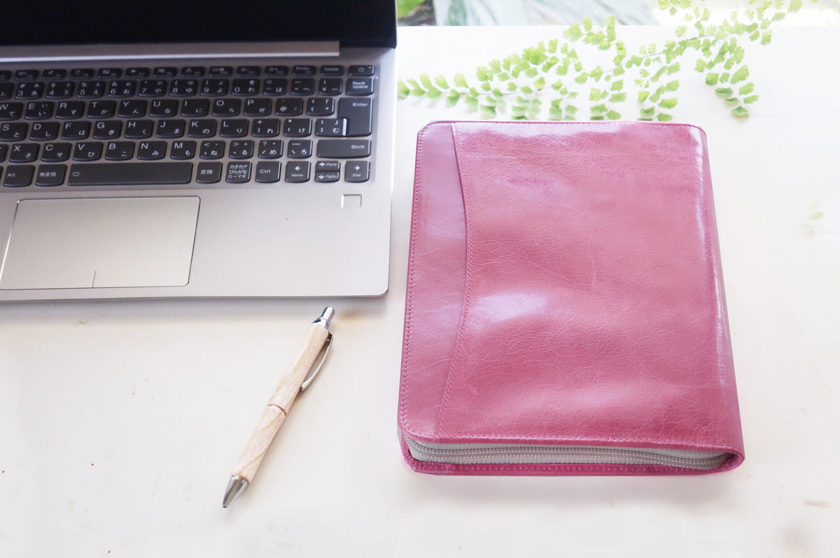 ノートカバー式クラッチバッグ リブレタ Libreta (キティピンク・アッシュ)