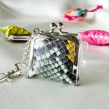 パイソン蛇革のがま口　緑色に色手染めの小さい小銭入れ