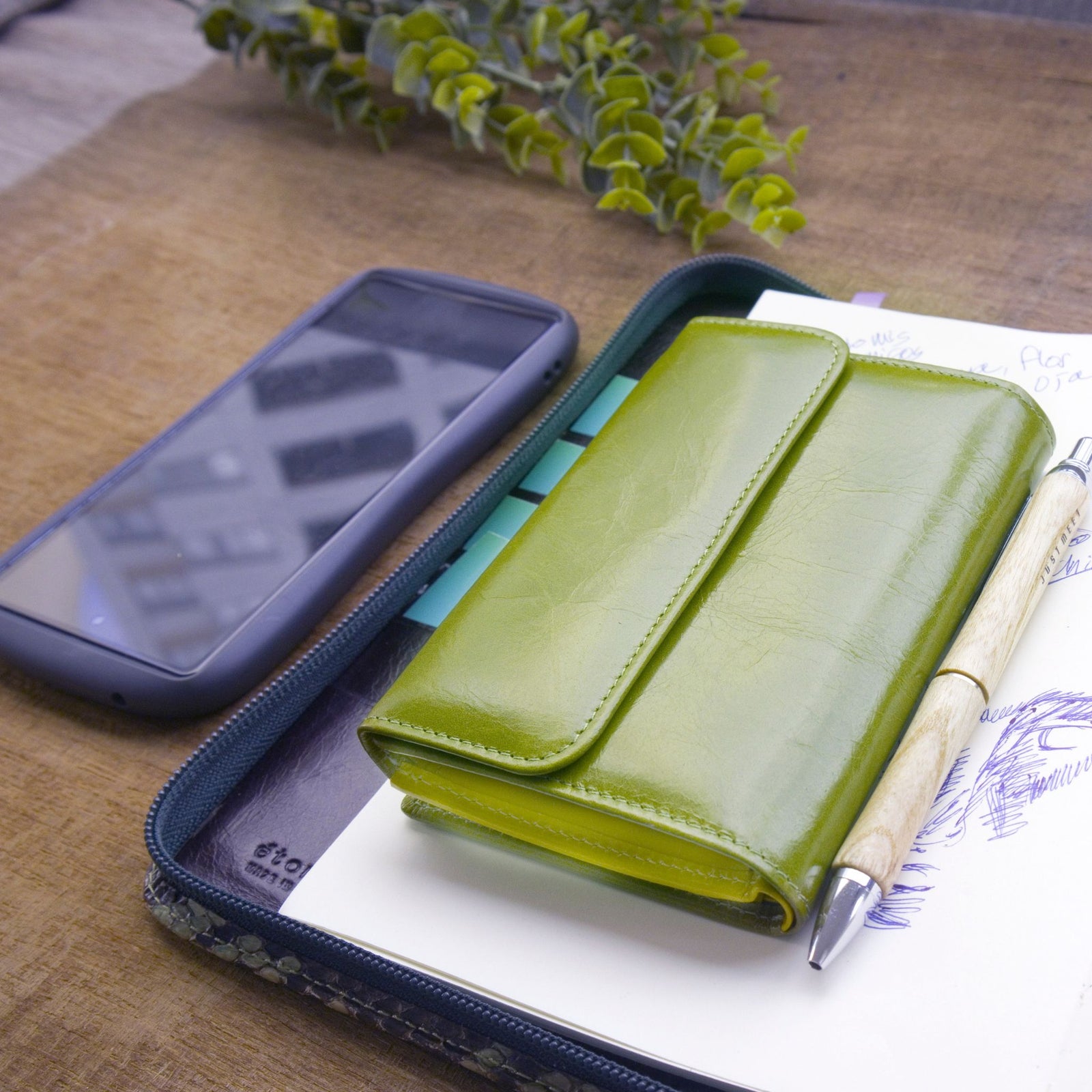 二つ折り財布 カルテラ Cartera （ピスタチオ・ソルイエロー）| étonné