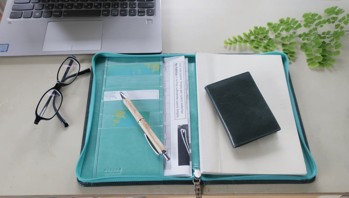 ノートカバー式クラッチバッグ リブレタ　Libreta （モスグレー・ターコイズブルー)