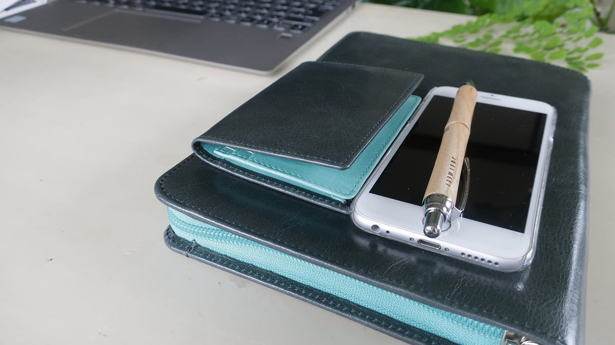 ノートカバー式クラッチバッグ リブレタ　Libreta （モスグレー・ターコイズブルー)