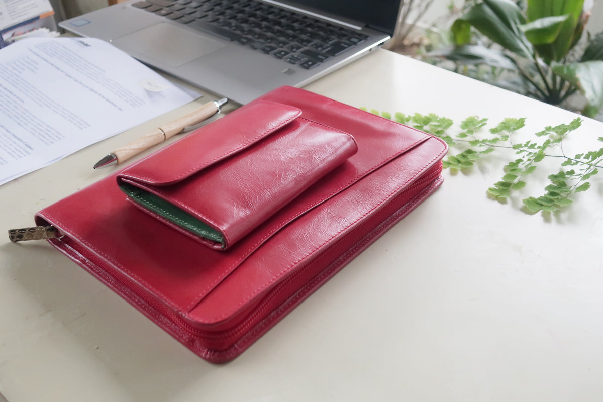 ノートカバー式クラッチバッグ リブレタ　Libreta （クリムソンレッド・ターコイズブルー)