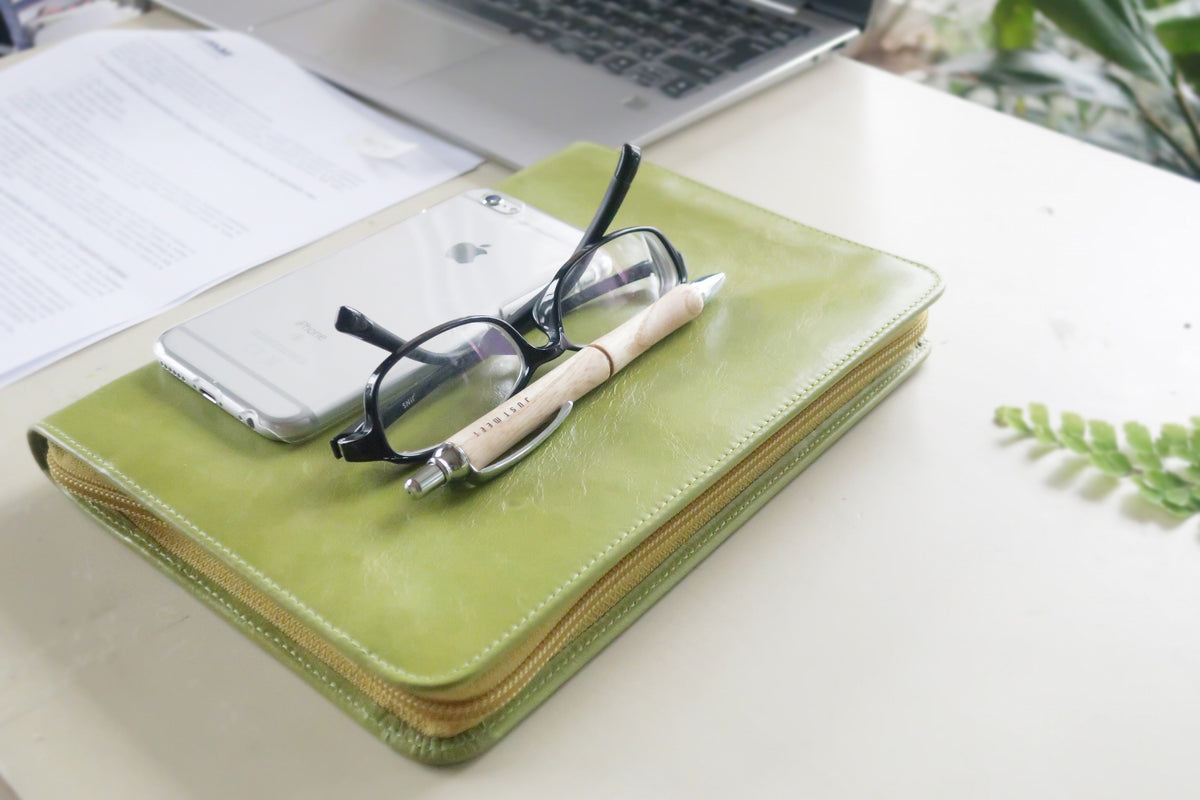 ノートカバー式クラッチバッグ リブレタ　Libreta （アップルグリーン・ソルイエロー)