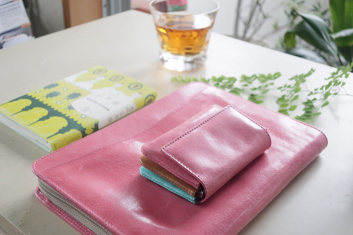 ノートカバー式クラッチバッグ リブレタ　Libreta （キティピンク・アッシュ)