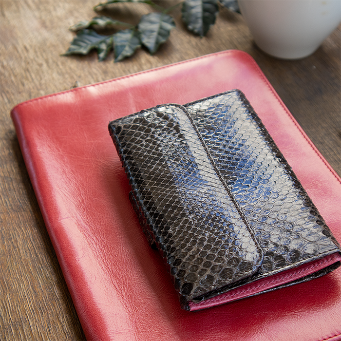 二つ折り財布 パイソン蛇革 カルテラ （ダークグレー） – étonné エトネ