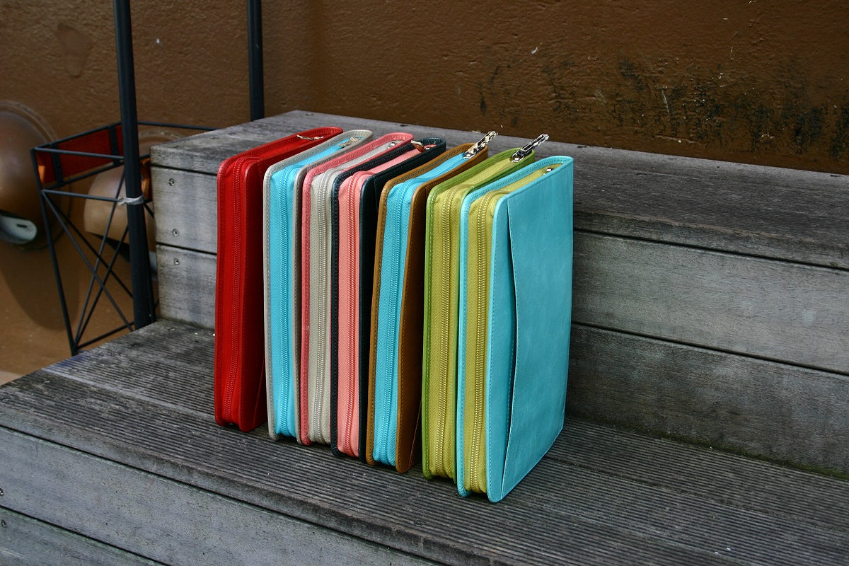 ノートカバー式クラッチバッグ リブレタ　Libreta （アッシュ・キティピンク)