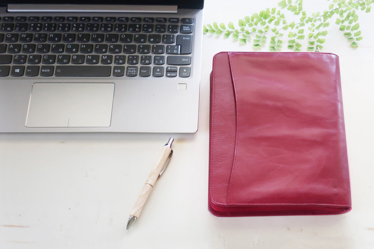 ノートカバー式クラッチバッグ リブレタ　Libreta （クリムソンレッド・ターコイズブルー)